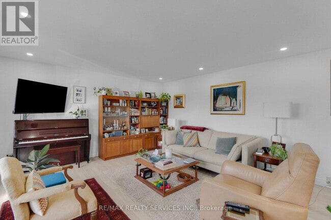 Building Photo - 402 Elizabeth St