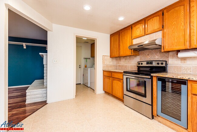 Building Photo - 1633 Sugarloaf Dr