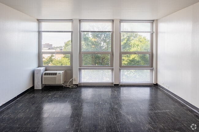 3BR, 1BA - 1050SF - Living Room - Southland Village