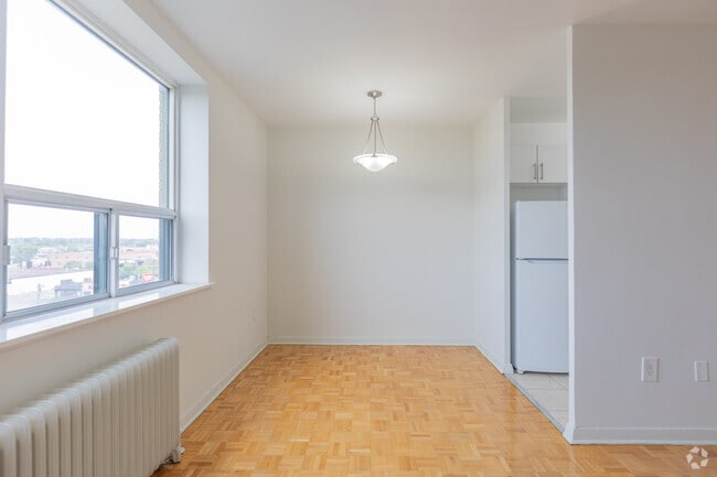 2BR, 1BA - 888SF - Dining Room - Benville Court Apartments