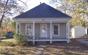 Building Photo - 422 E Sycamore St