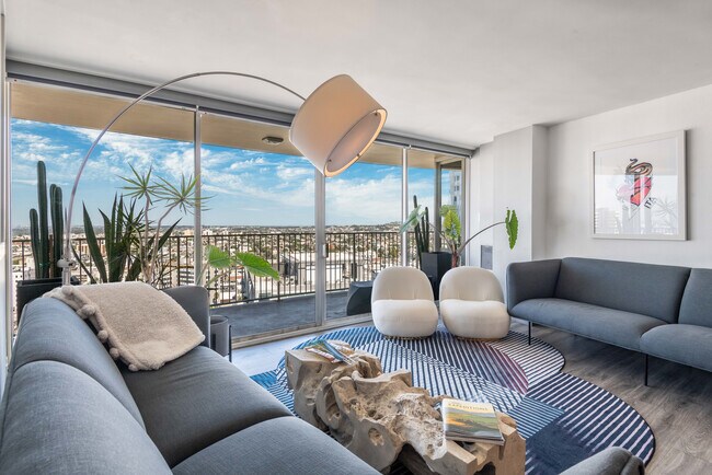 Foto del edificio - 700 E Ocean Blvd