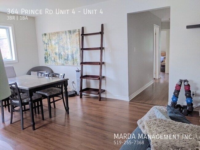 Building Photo - COZY 3 BED/1 BATH - WEST END PLUS HYDRO, G...