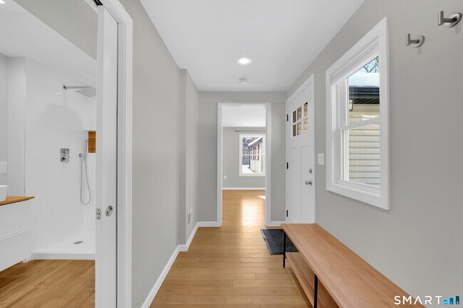 Building Photo - 10 Elm Ave