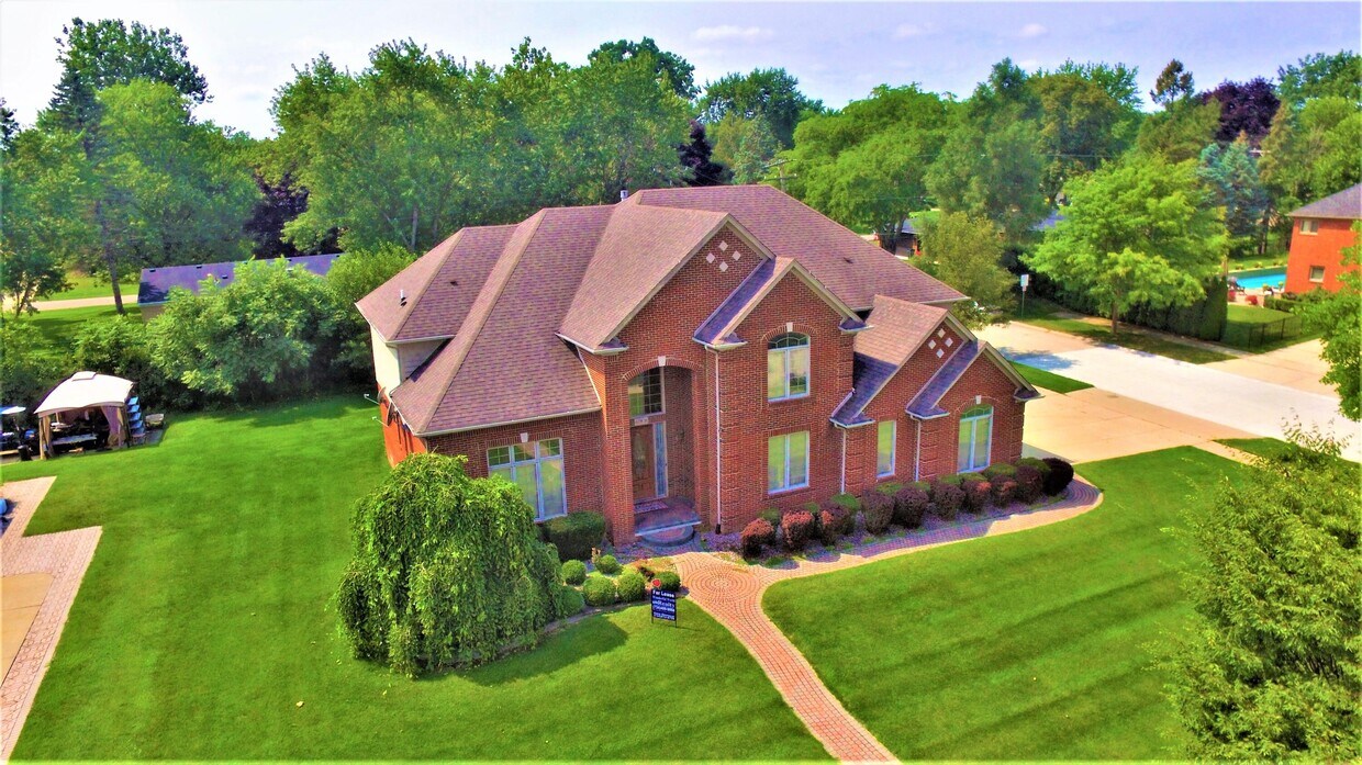 6901 Dakota Dr, Troy, MI 48098 House Rental in Troy, MI