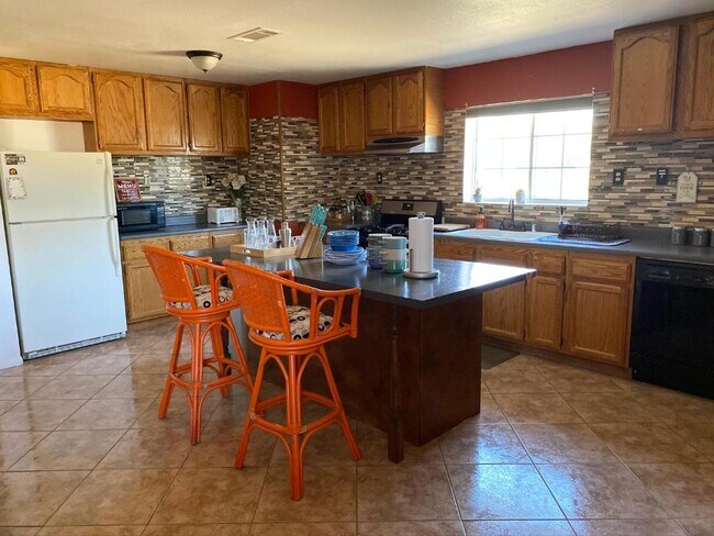 Foto del edificio - 6413 Center St