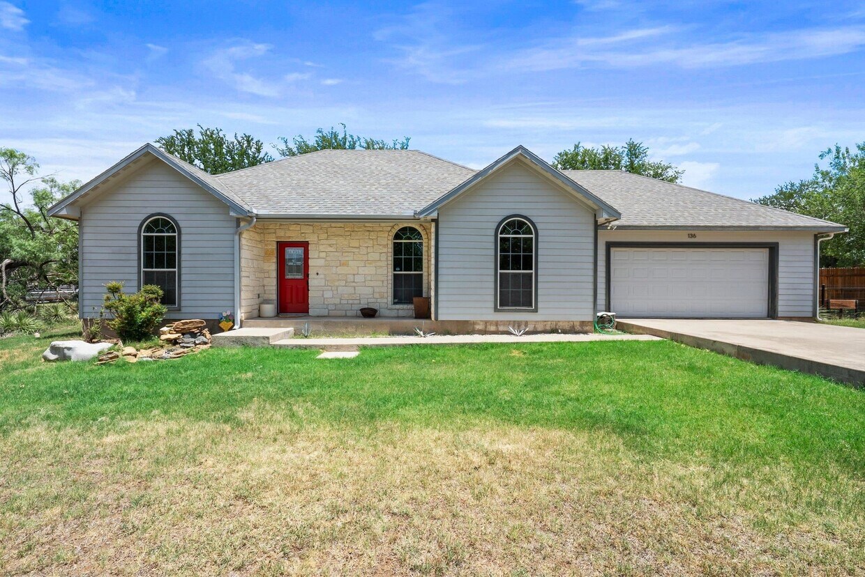 Primary Photo - 136 W Maple Dr