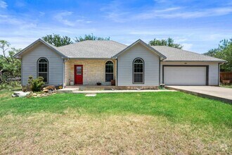 Building Photo - 136 W Maple Dr