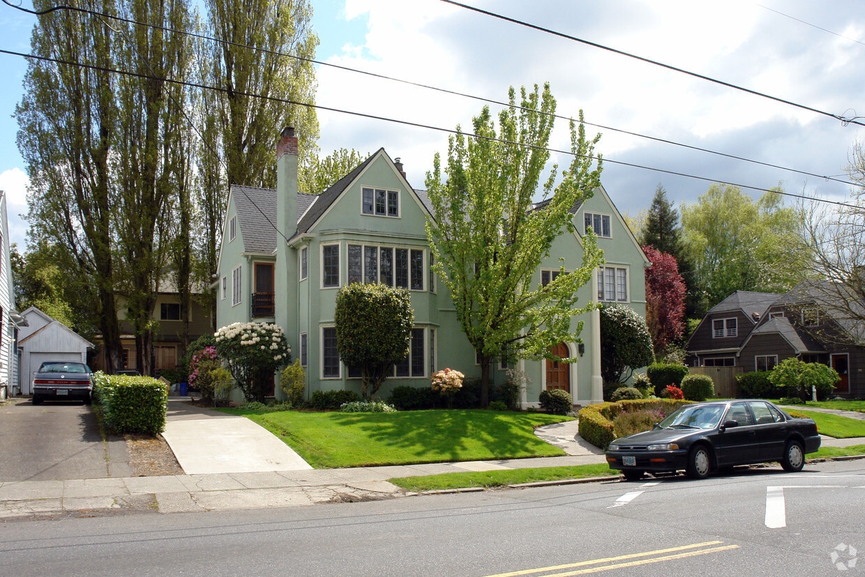 Building Photo - 2420 NE 15th Ave