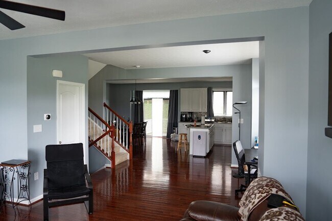 Foto del edificio - 4 Bedroom 3.5 Bathroom Townhome available in Suncrest Village- 06/4/2026