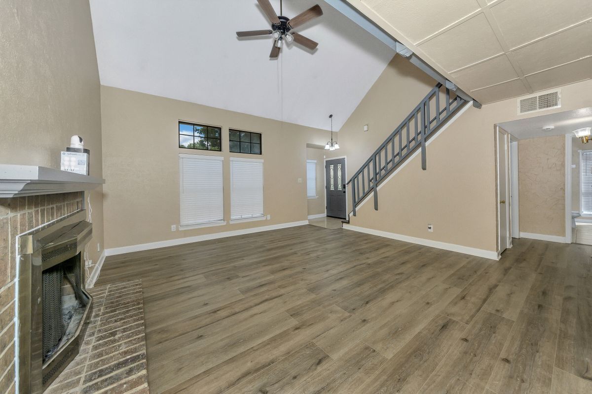 Foto del edificio - 6832 Younger Dr