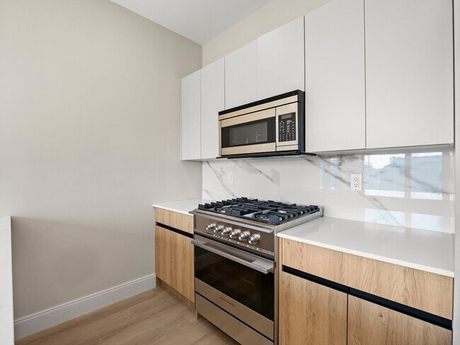 Foto del edificio - 249 Corey Rd