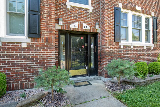 Foto del edificio - 6044 Washington Blvd