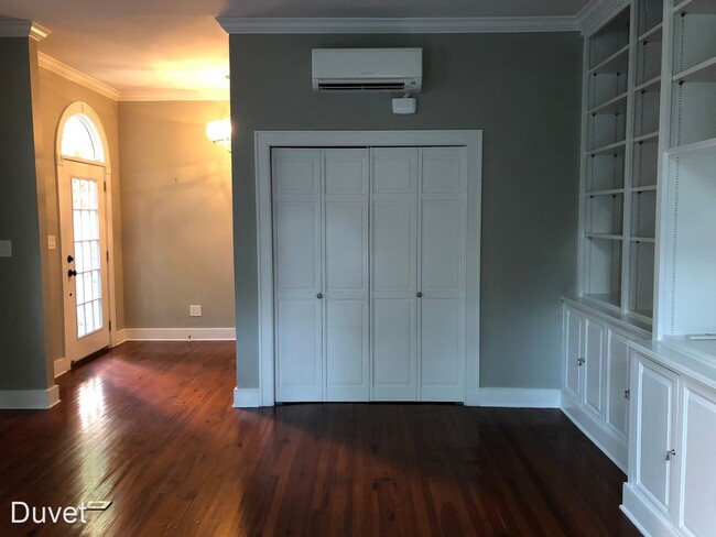 Building Photo - 2 br, 3 bath House - 24 1/2 South Battery