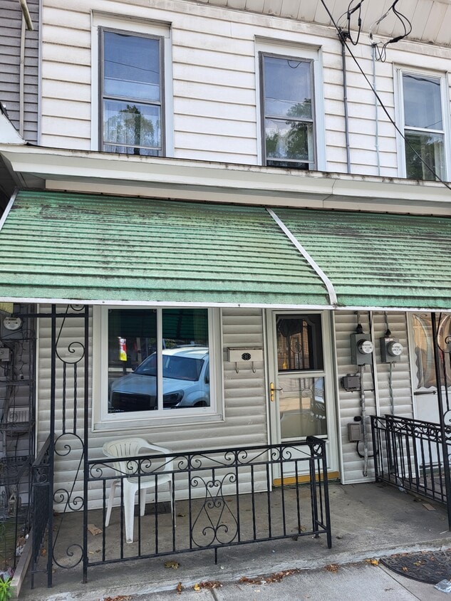 Primary Photo - 1218 E Centre St