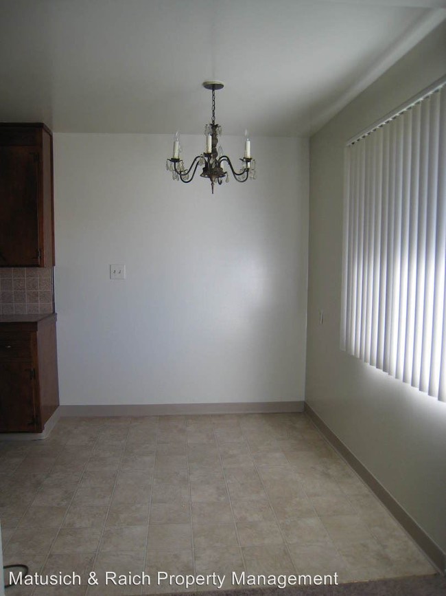 Building Photo - 1 br, 1 bath Apartment - 1059 Arroyo Seco Dr