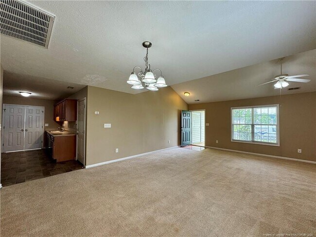 Foto del edificio - 227 Fairfield Cir