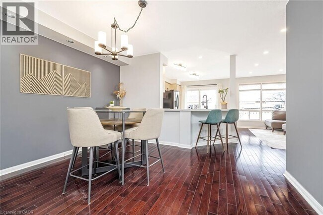 Photo du bâtiment - 1617 Cartwright Crescent