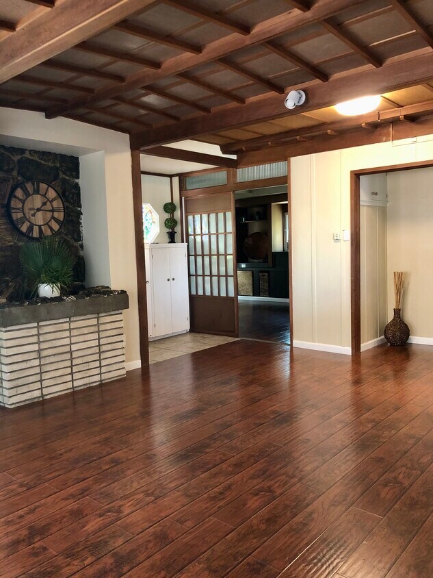 Foto principal - 2447 Malabar St