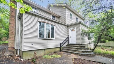 Building Photo - 117 Glenwood Rd
