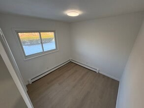 Building Photo - 5494 Express Dr S