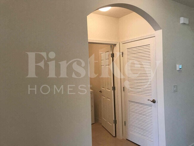 Foto del edificio - 629 SW 25th Terrace