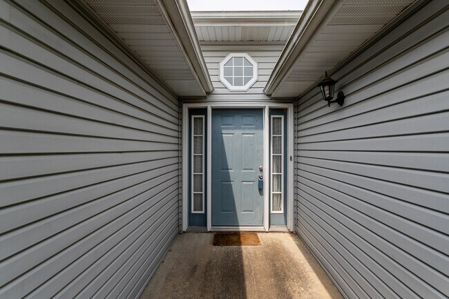 Building Photo - 3815 Blue Cedar Ln