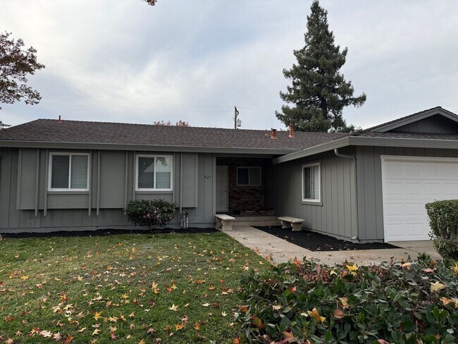 Foto del edificio - Fully remodeled single story located in La...