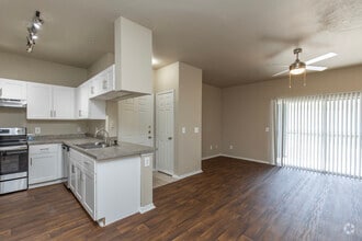 2BR, 2BA - 1129SF -7855 E Fletcher Ave Tampa, FL 33637 - The Preserve At Temple Terrace