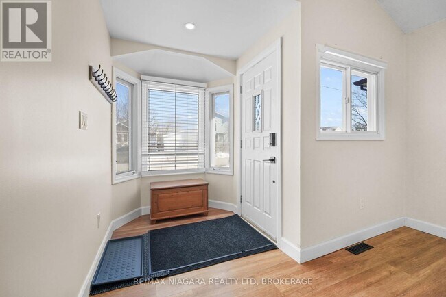 Photo du bâtiment - 64 Churchill St