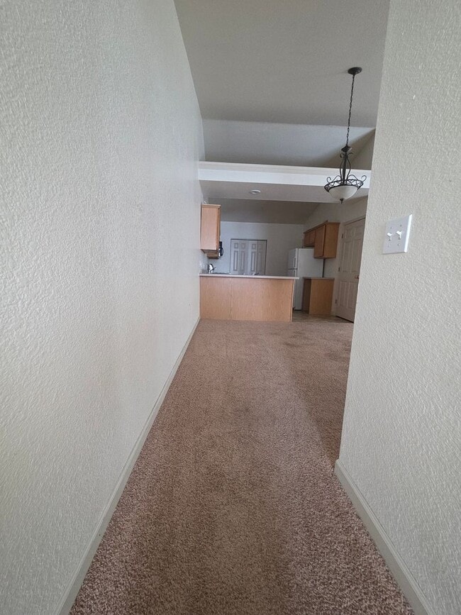 Building Photo - Discover your dream Townhome in Manitowoc!