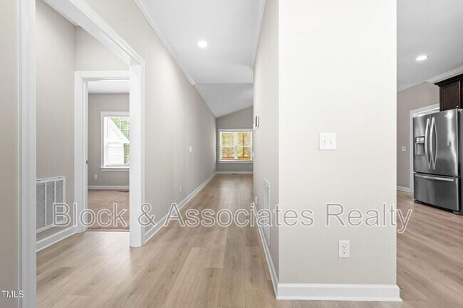 Foto del edificio - 152 Poplar Dr