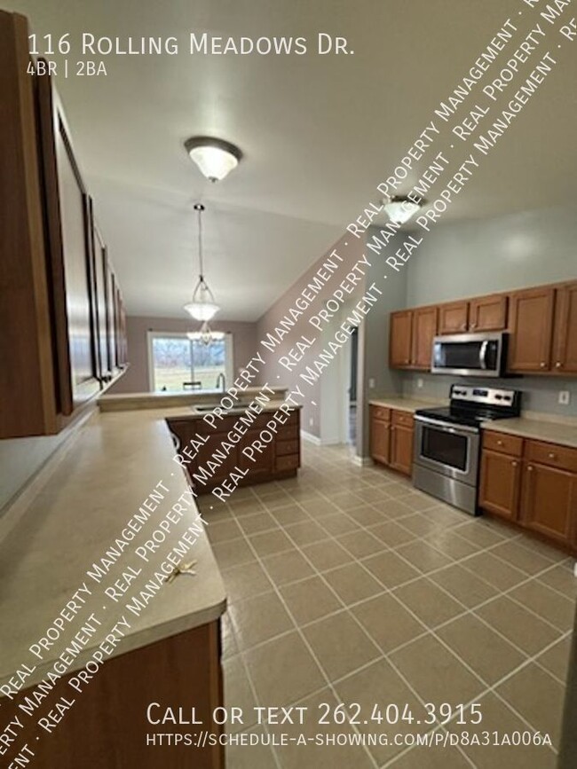 Building Photo - Luxury 4 Bedroom Single Family Home w/ Lar...