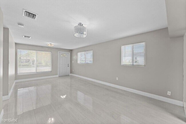 Building Photo - 3 br, 2 bath House - 5329 Marcia Pl