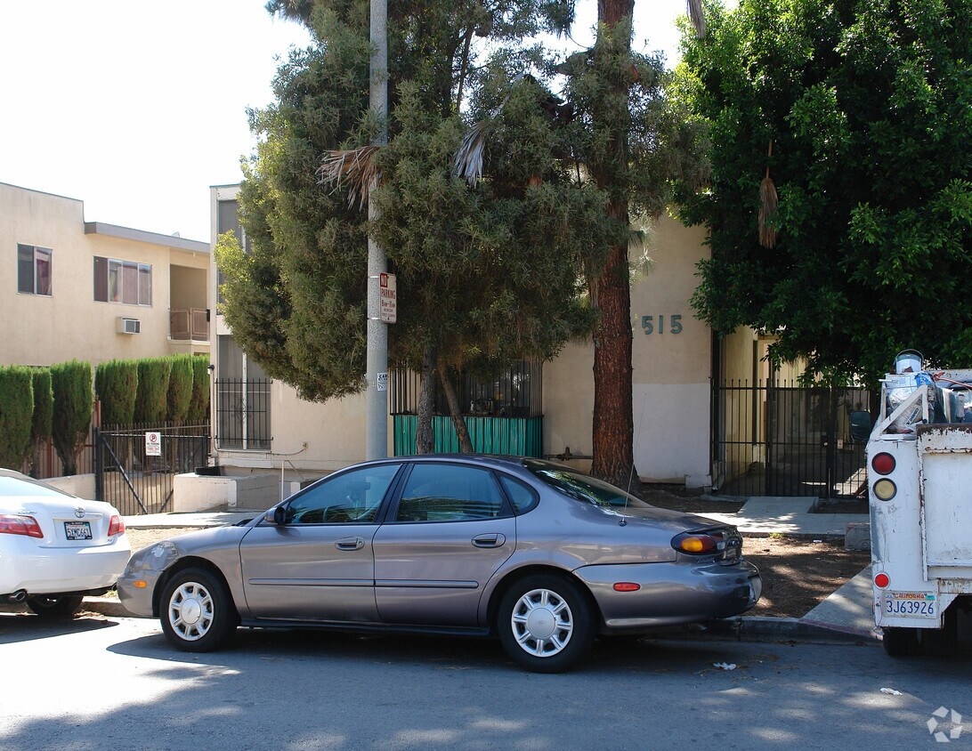 Building Photo - 515 N Ardmore Ave
