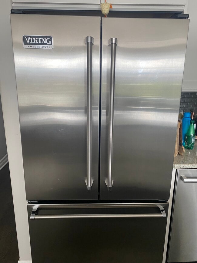 Building Photo - 1631 N Milwaukee Ave