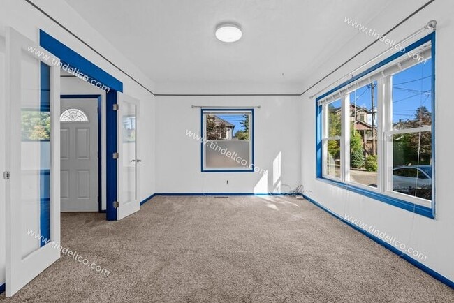 Building Photo - Charming 2-Bedroom + Bonus in University P...