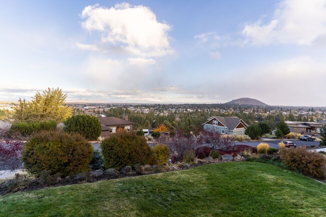 Foto del edificio - Stunning home on Awbrey Butte!