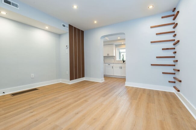 Building Photo - Newly Renovated 2-Bedroom 1-Bathroom Home ...