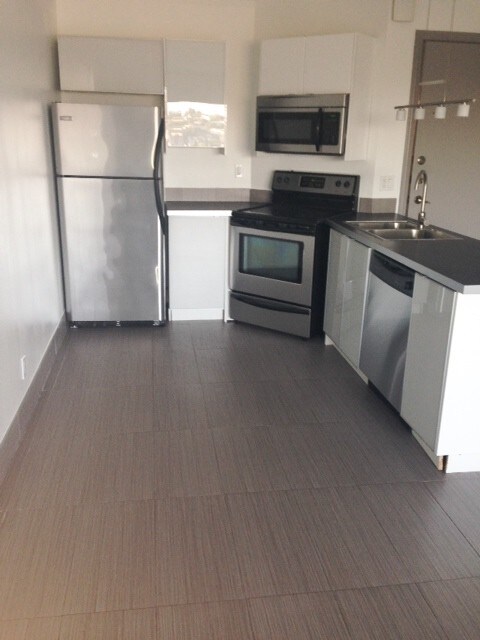 Foto del edificio - Renovated Penthouse 1 bed plus den