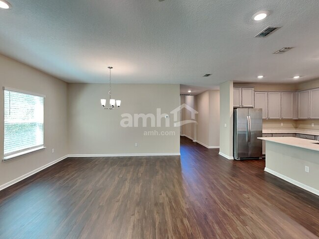 Foto del edificio - 300 Anastasia Park Rd