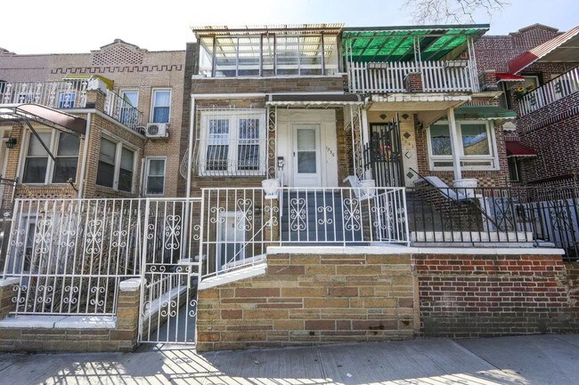 Foto del edificio - 1235 Manor Ave