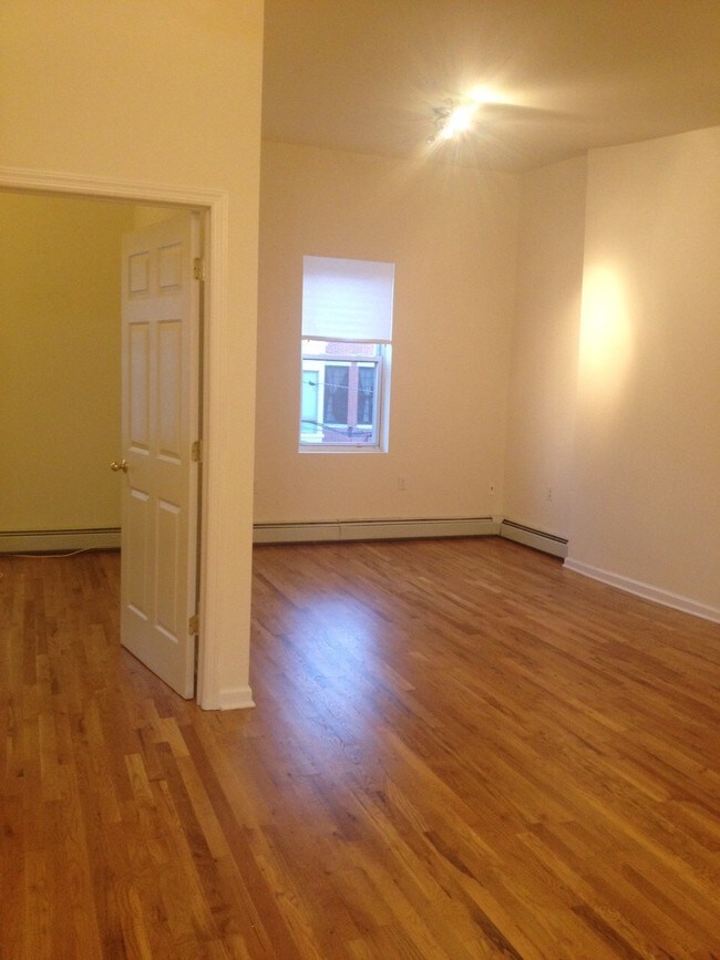 Building Photo - 280 Grand St