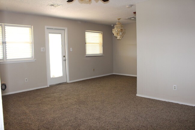 Building Photo - Great Home  in Almor West Area!