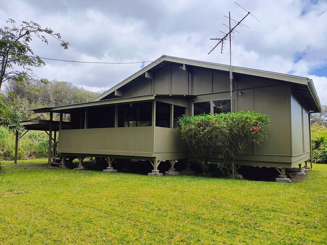 Primary Photo - 2BR + Bonus Room in Updated Mountain View ...