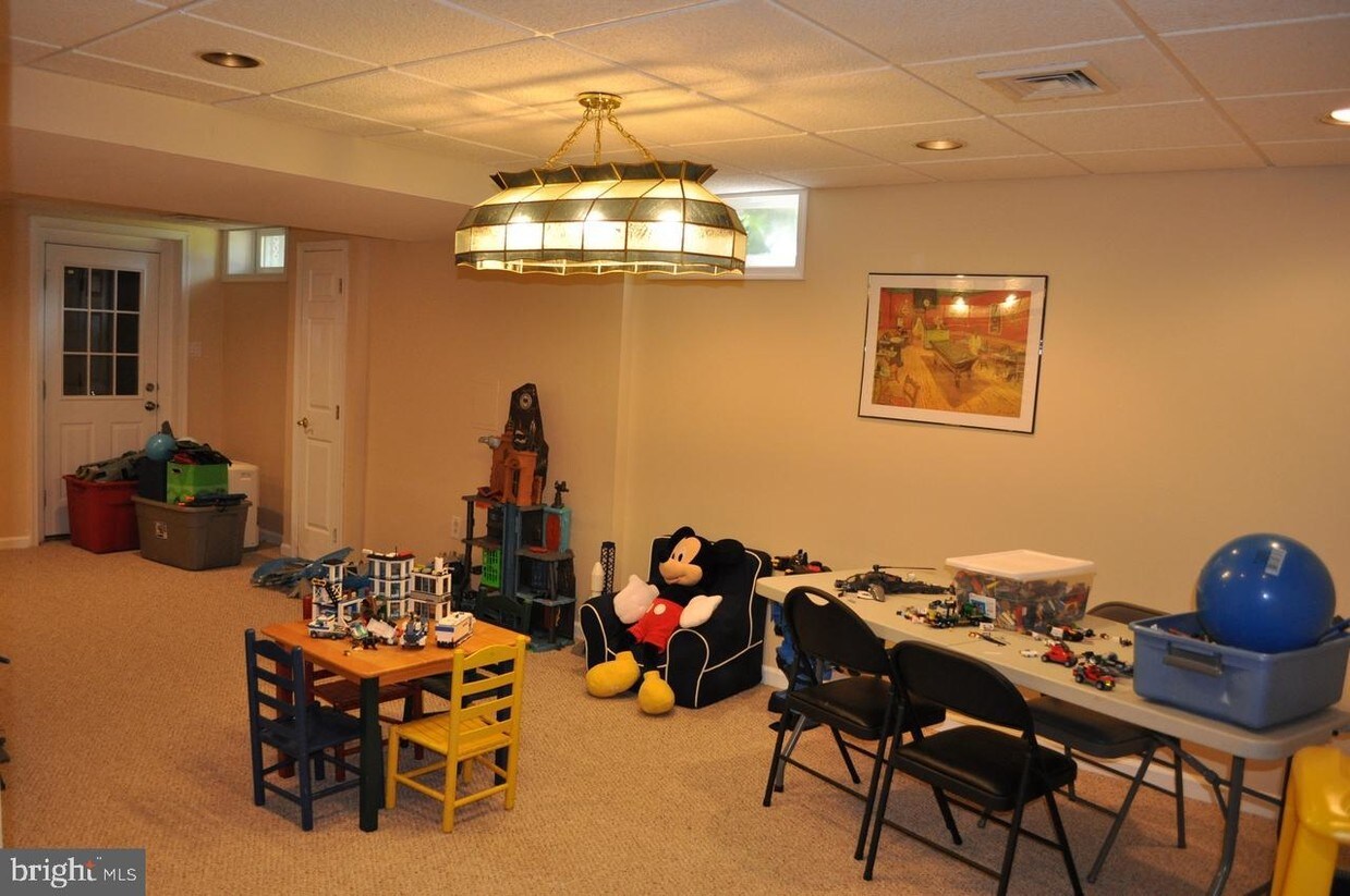 Primary Photo - 1107 Parthenon Ct