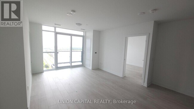 Photo du bâtiment - 2545 Simcoe St N