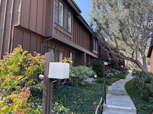 Building Photo - 1300 Stonewood Ct