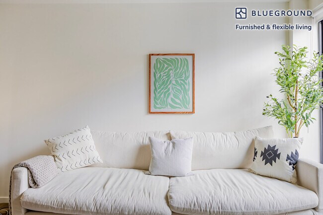 Foto del edificio - 654 N Virgil Ave