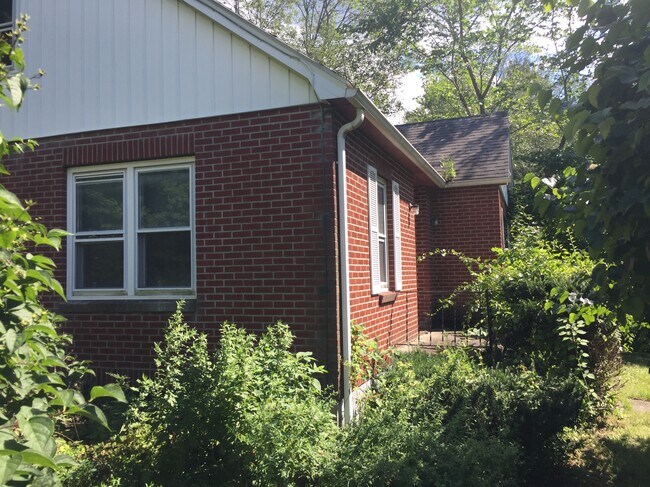 Building Photo - 41 Rural Ave